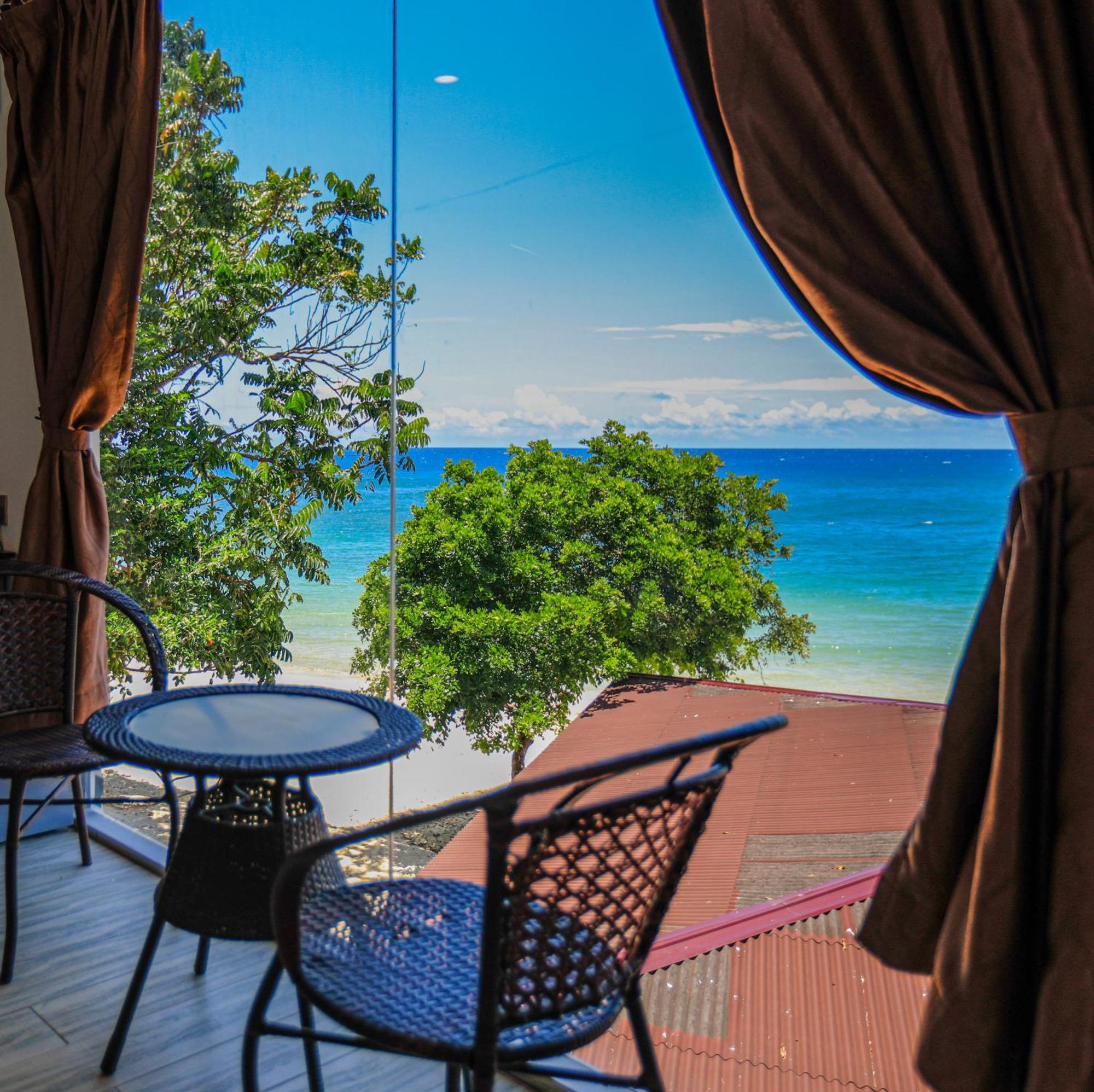 Dolphin Bay Island Resort Kota Belud Екстериор снимка